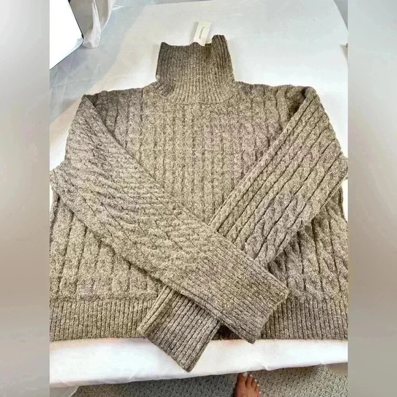 NWT - Francesca’s Miami Collection Becci Turtleneck Sweater (Brown) - Picture 4 of 5